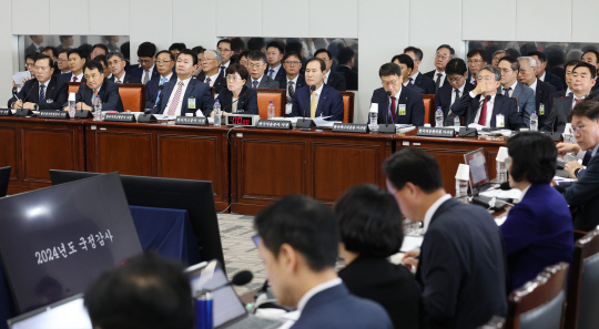 17일 울산시 중구 한국석유공사에서 국회 산업통상자원중소벤처기업위원회의 한국석유공사 등 12개 기관에 대한 국정감사가 열리고 있다. 연합뉴스